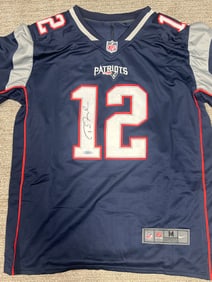 Tom Brady signed Patriots jersey
