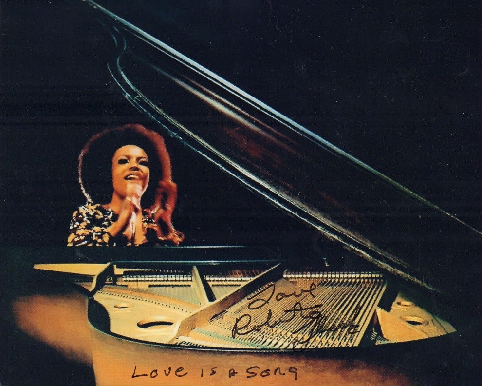 Roberta Flack signed photograph (1 of 1)