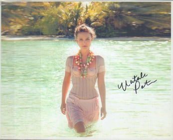 Natlalie Portman signed photograph