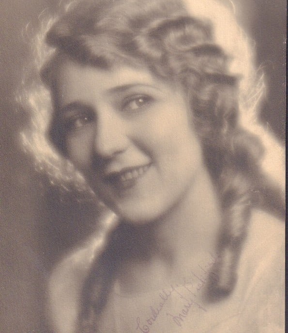 Mary Pickford signed photograph (1 of 1)