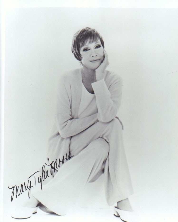 Mary Tyler Moore signed photograph (1 of 1)