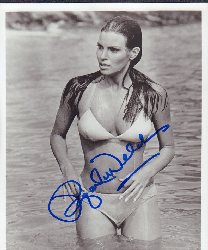 Raquel Welch signed photograph (1 of 1)