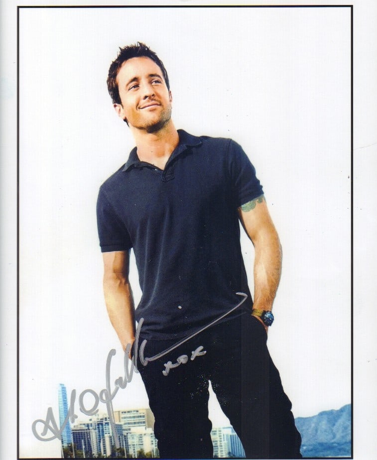 Alex O'Laughlin signed photograph (1 of 1)