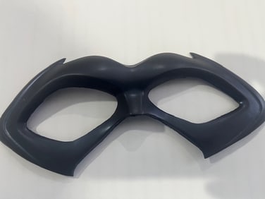 Alicia Silverstone Batgirl prop mask