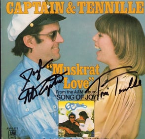 Captain and Tennielle signed 45 record sleeve
