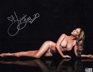 Sexy signed Jennifer Love Hewitt 11x14 photograph Beckett