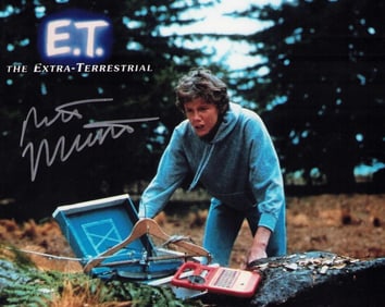 Robert MacNaughton ET signed photograph