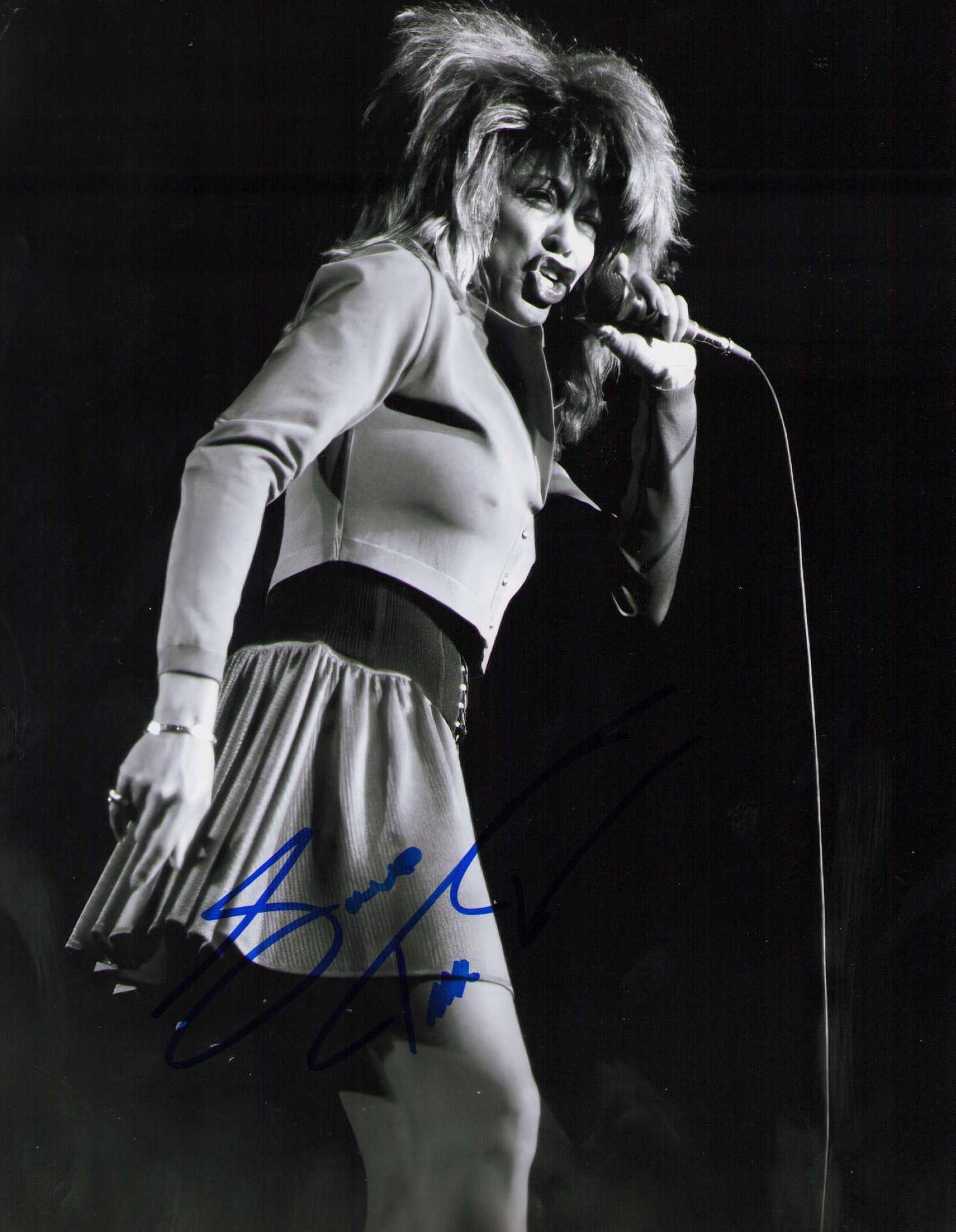 Tina Turner signed photograph (1 of 1)