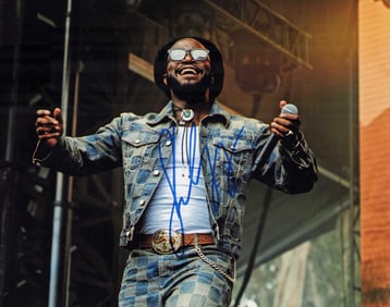 Shaboozey signed photo