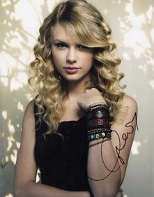 Taylor Swift signed 11x14 photograph
