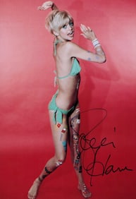 Goldie Hawn Laugh INN sexy signed 11x14 photograph