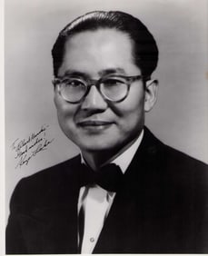 Keye Luke signed photograph