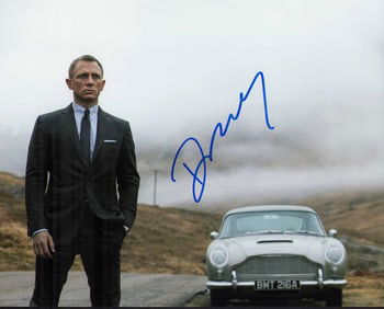 Daniel Craig signed James Bond photograph