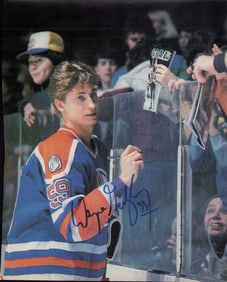 Wayne Gretzky signed photograph