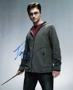 Daniel Radcliffe Harry Potter signed photograph: A Harry Potter signed 8x10 by the actor Certificate of AuthenticityEVERY item in this auction comes with at minimum a full illustrated serial numbered COA signed by the worlds leading authenticator in