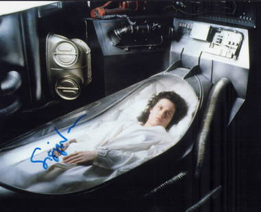 Sigouorney Weaver Alien signed photograph: An Aliens signed 8x10 by her Certificate of AuthenticityEVERY item in this auction comes with at minimum a full illustrated serial numbered COA signed by the worlds leading authenticator in Entertainm