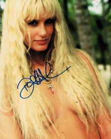 Daryl Hannah signed photograph
