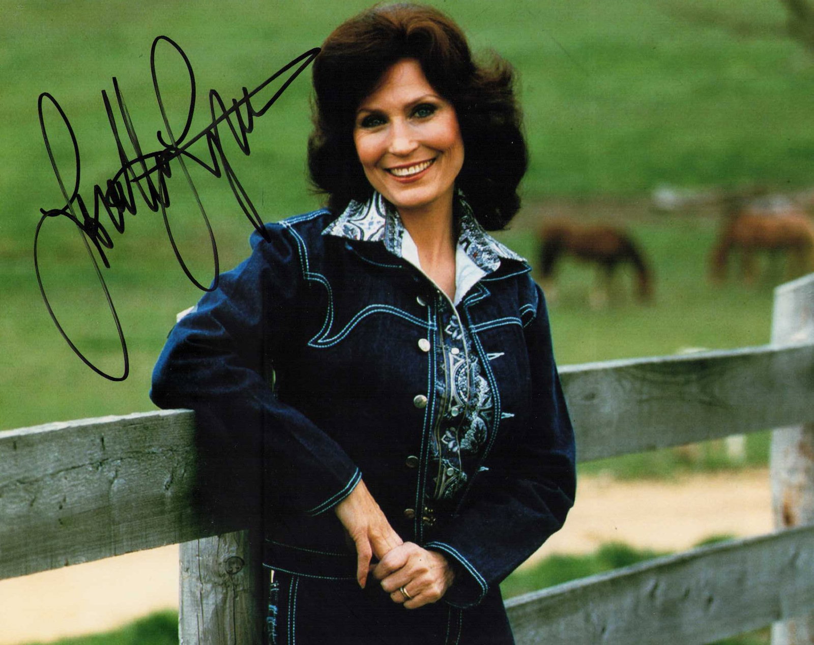 Loretta Lynn signed photograph (1 of 1)