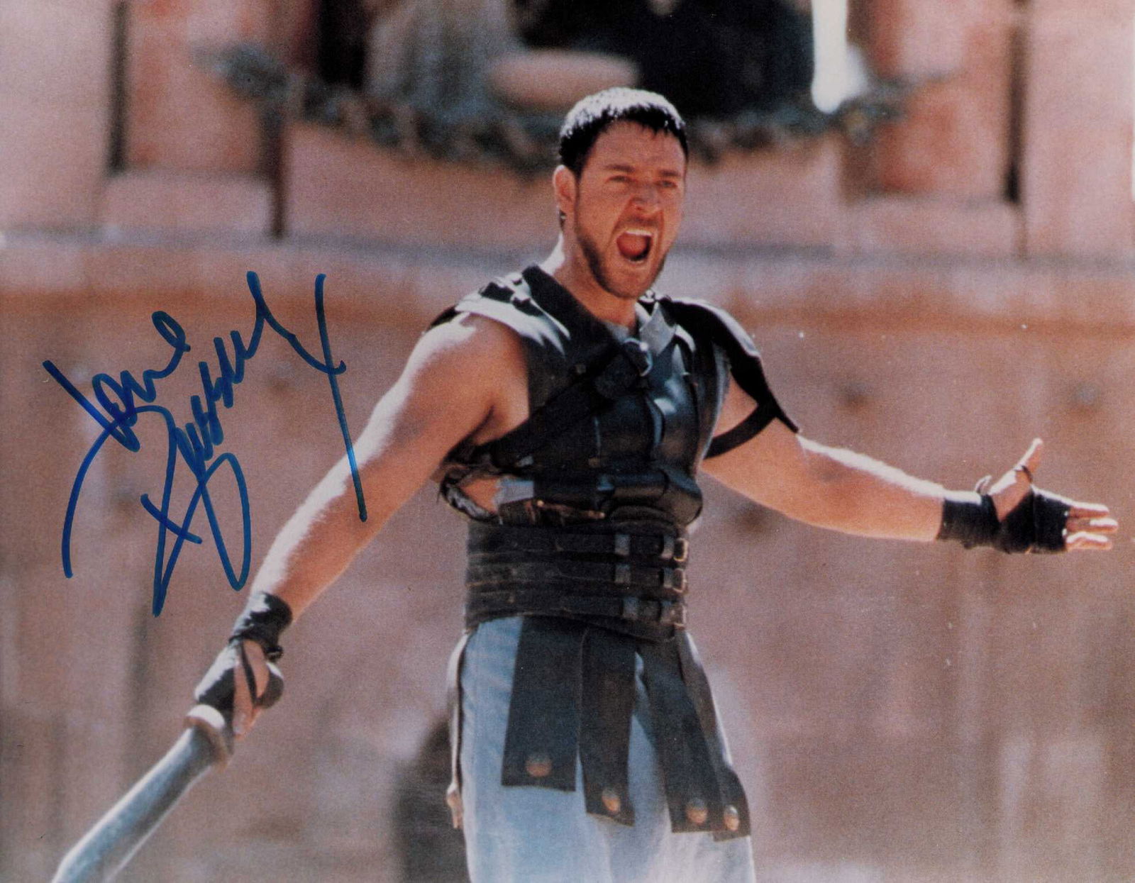 Russell Crowe signed photograph (1 of 1)