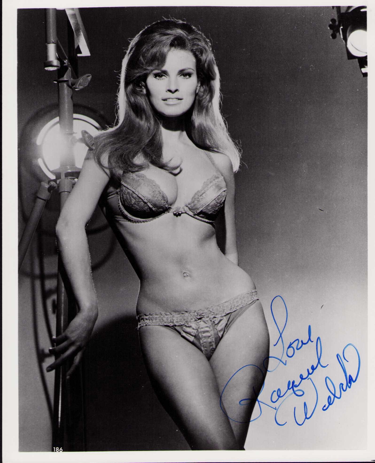 Raquel Welch signed photograph vintage (1 of 1)