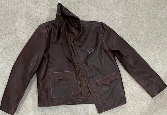 Indiana Jones leather jacket signed Harrison Ford Beckett (1 of 2)