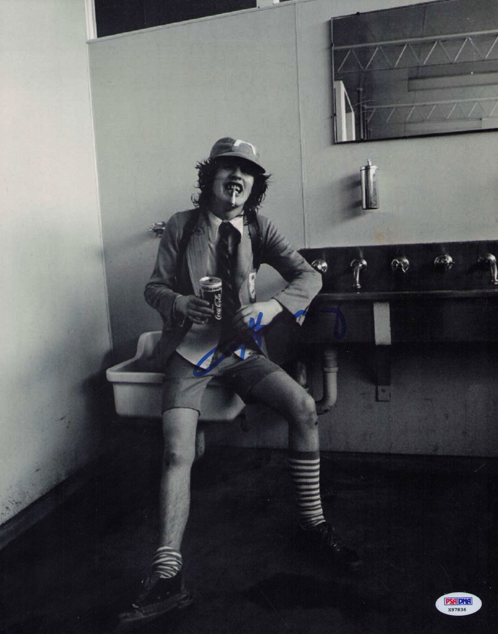 Angus Young PSA DNA signed photograph (1 of 1)
