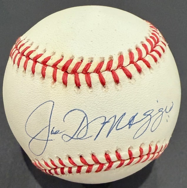 Joe Dimaggio signed baseball (1 of 1)