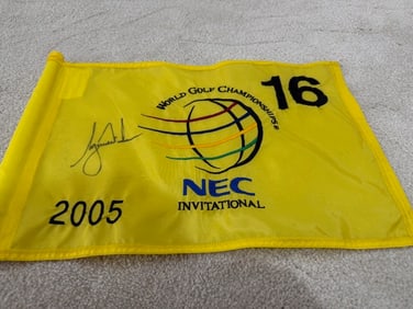 Tiger Woods screen matched pin flag signed