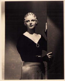 Unkown actress Clarence BULl signed photo