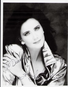Lynda Carter signed photograph