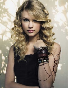 Taylor Swift signed larger photograph