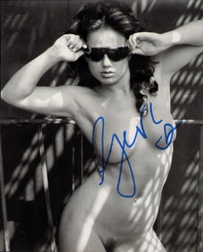 Geri Haliwell nude signed photograph