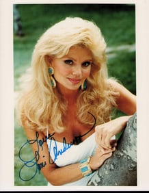 Loni Anderson signed photograph