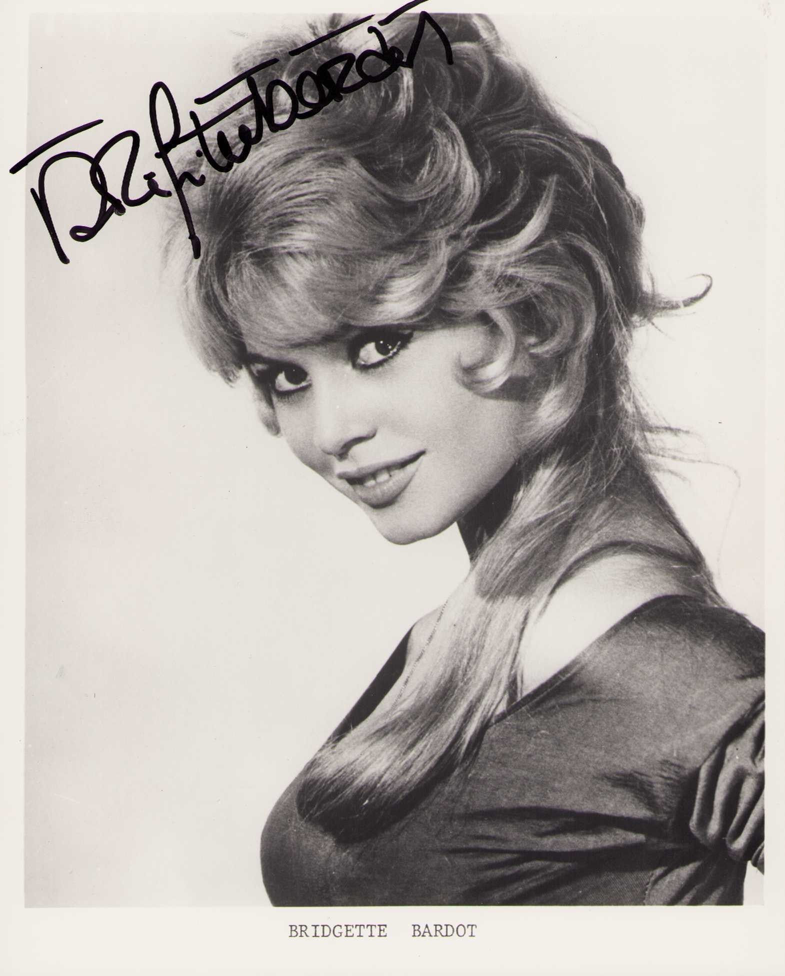 Bridget Bardot signed photograph (1 of 1)