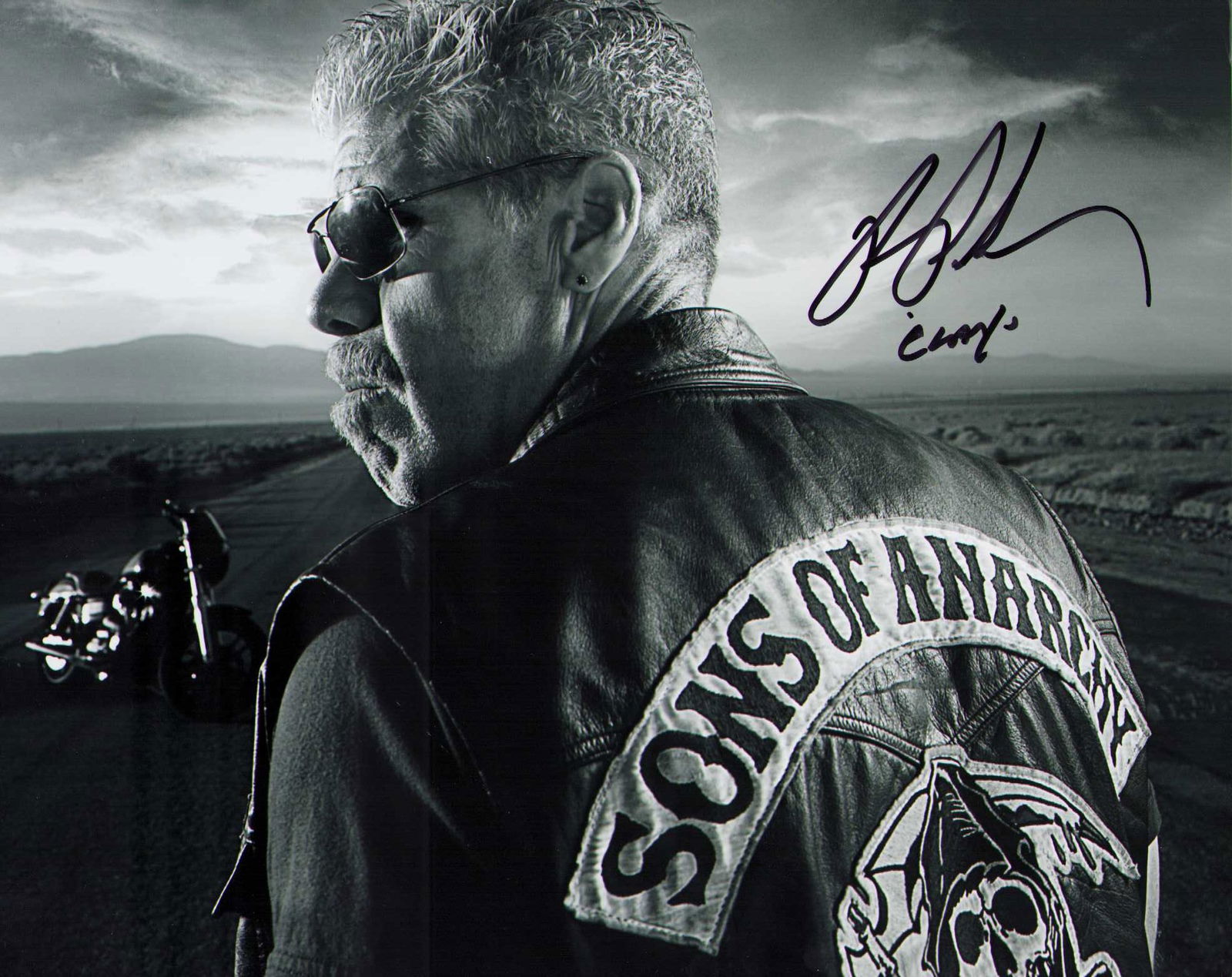 Ron Perlman signed photograph (1 of 1)