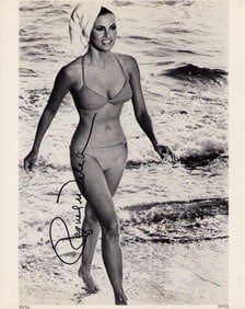 Raquel Welch signed photograph