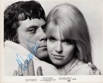 Oliver Reed signed photograph