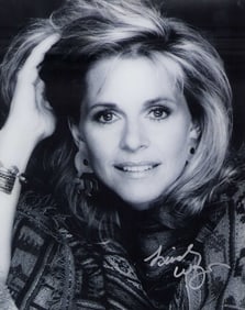 Lindsay Wagner signed photograph