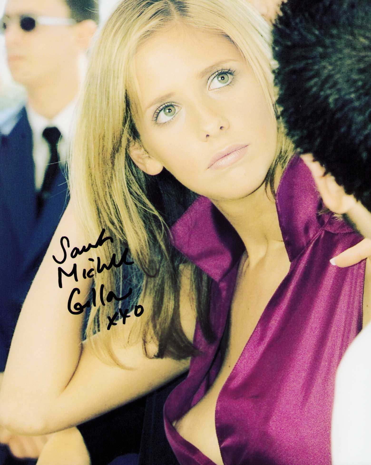 Sarah Michelle Gellar signed photograph