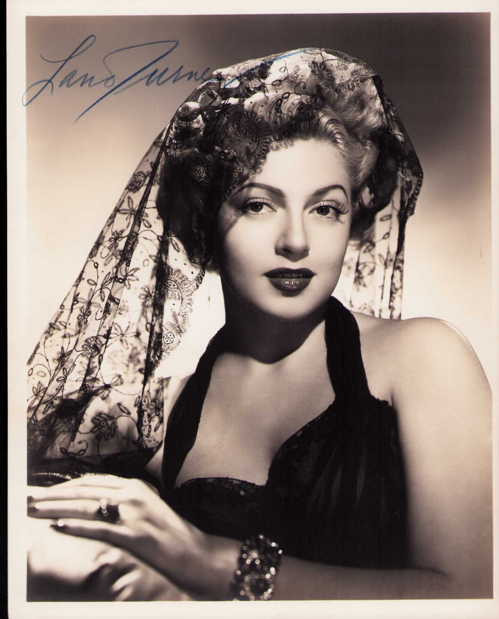 Lana Turner signed photograph (1 of 1)