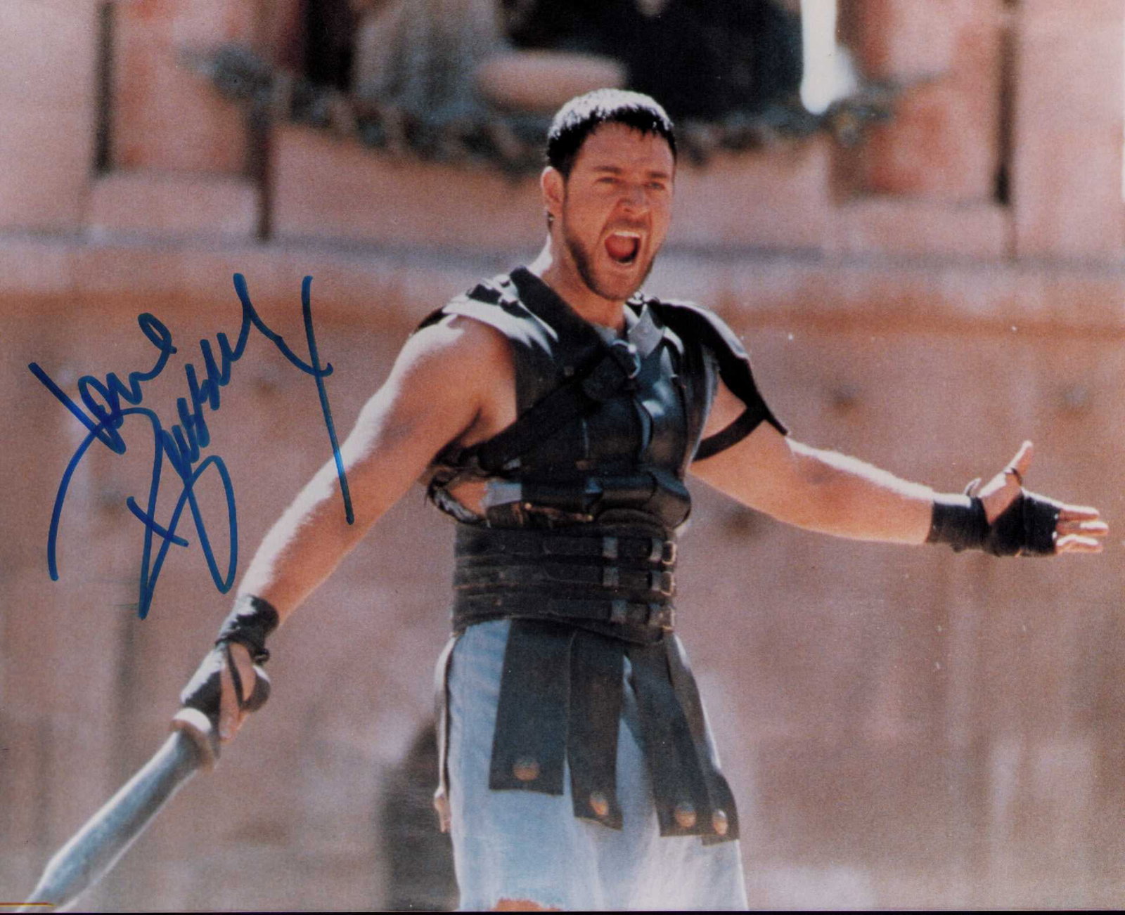 Russell Crowe signed photograph (1 of 1)