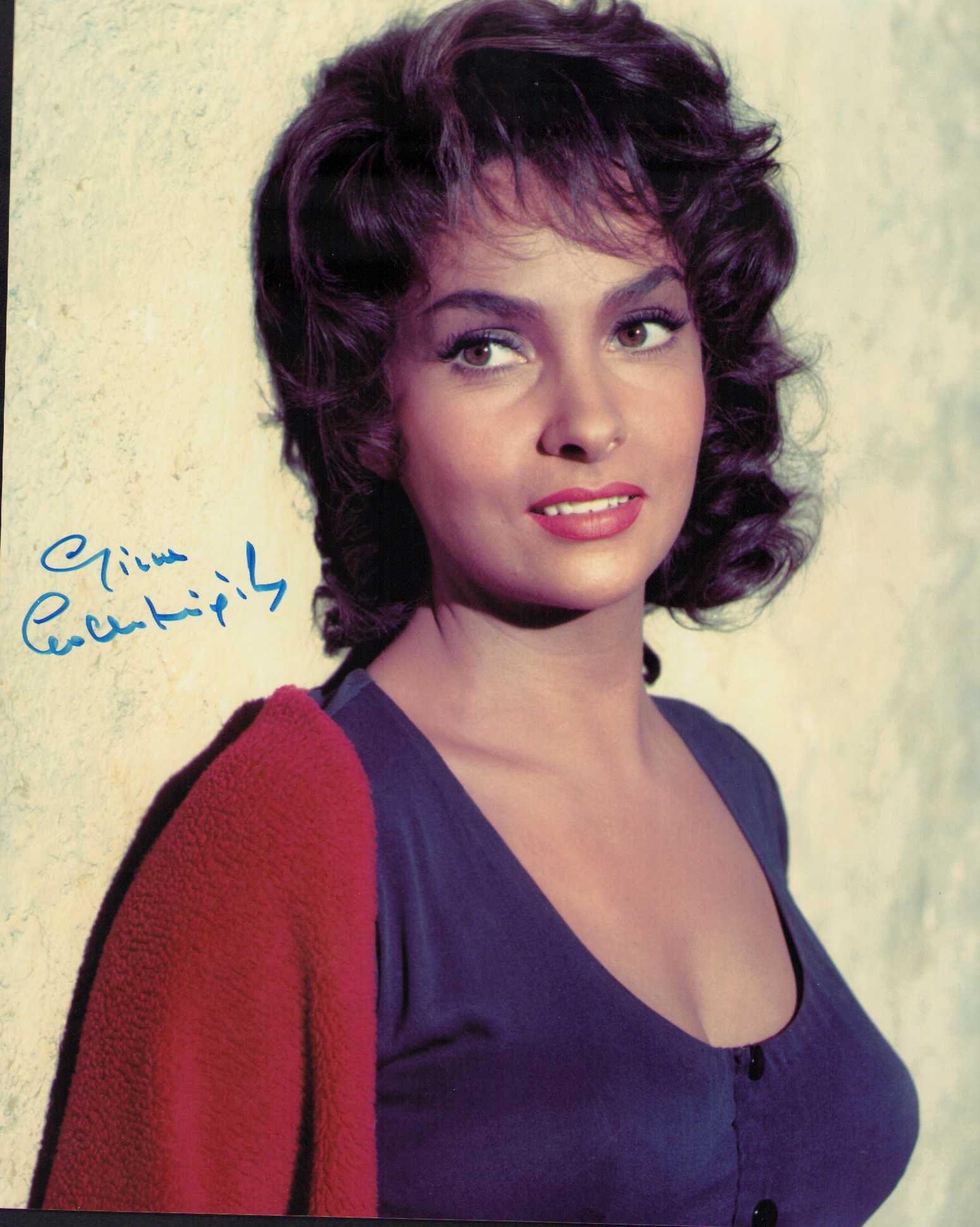 Gina Lollabridgida signed photograph: A sexy younger signed 8x10 of the recently deceased legend Certificate of AuthenticityEVERY item in this auction comes with at minimum a fully illustrated and serial numbered COA signed by the worlds