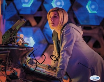 Jodie Whittaker signed 8x10 photo