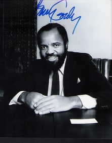 Motown head Berry Gordy signed 8x10 photo