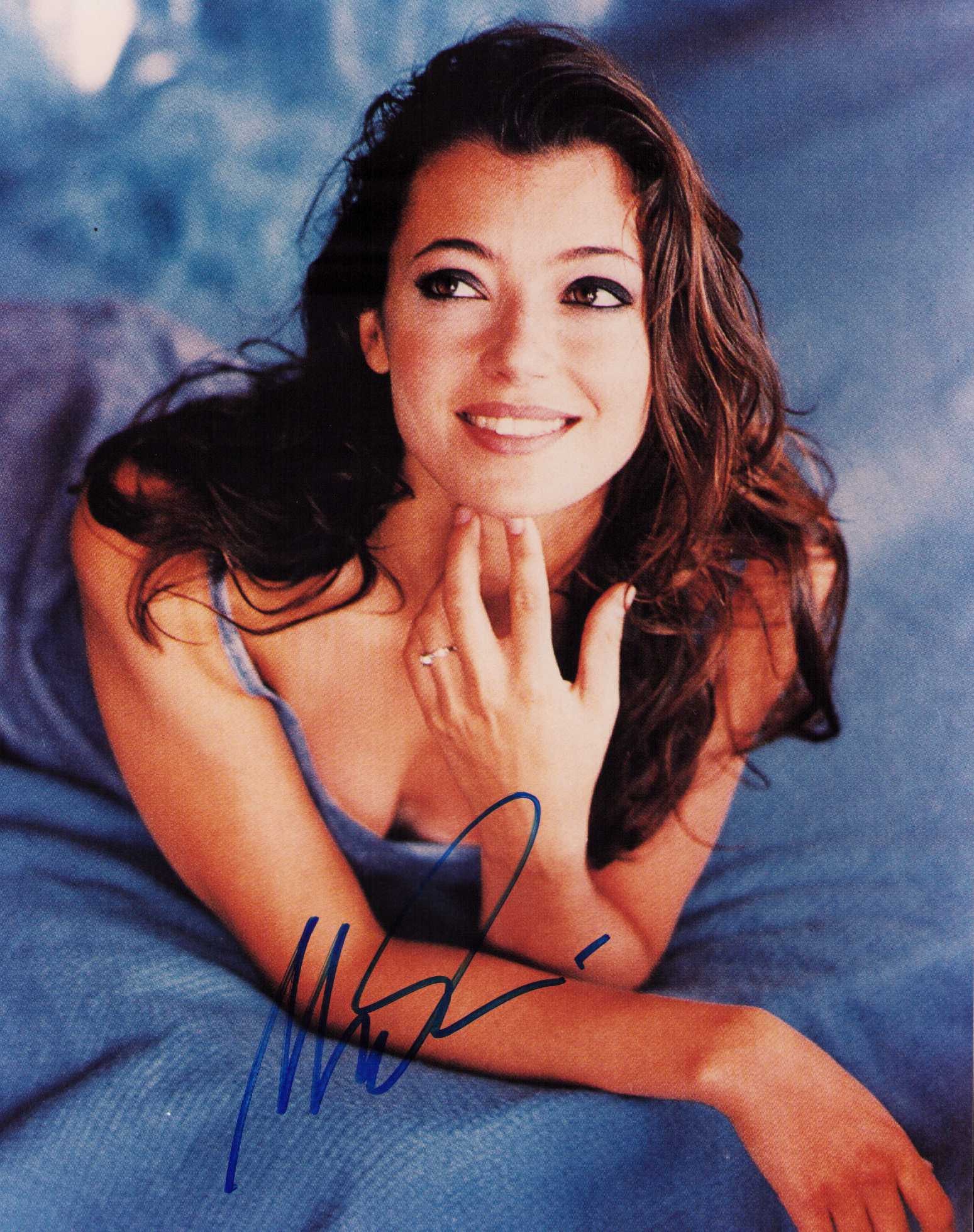Mia Sara signed photograph: A vintage signed 8x10 of the Ferriss Bueller actress Certificate of AuthenticityEVERY item in this auction comes with at minimum a fully illustrated and serial numbered COA signed by the worlds leadin