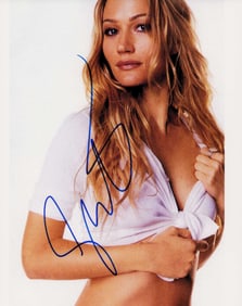 Sarah Wynter signed photograph