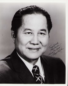 Keye Luke signed photograph