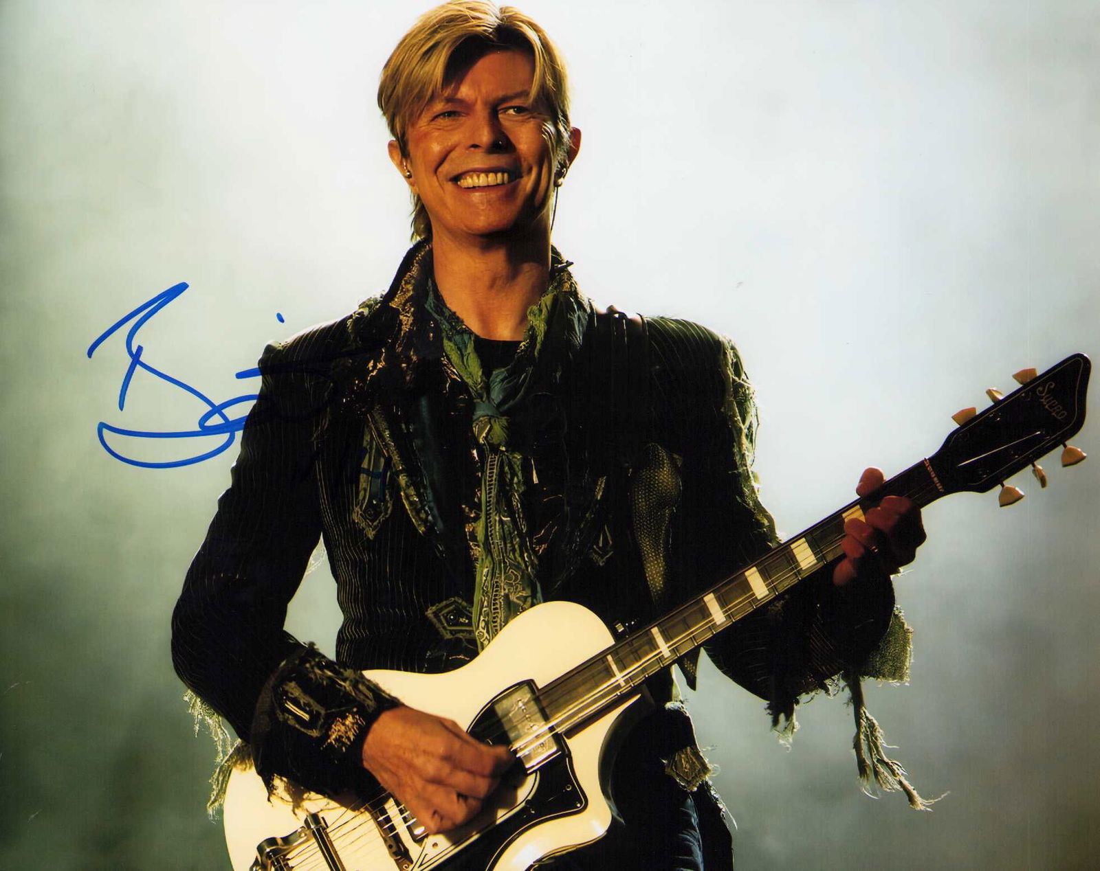 David Bowie signed photograph (1 of 1)