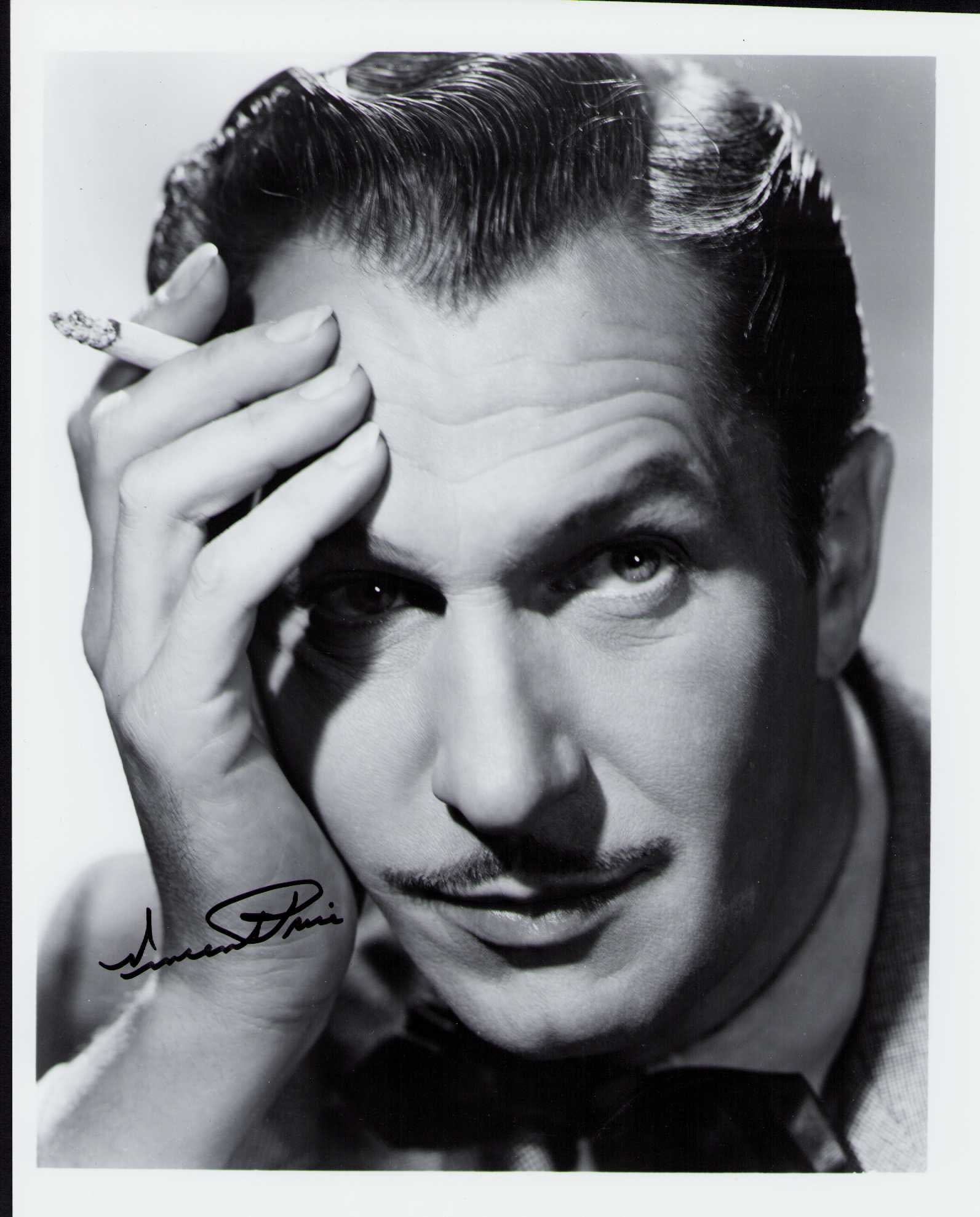 Vincent Price signed photograph (1 of 1)