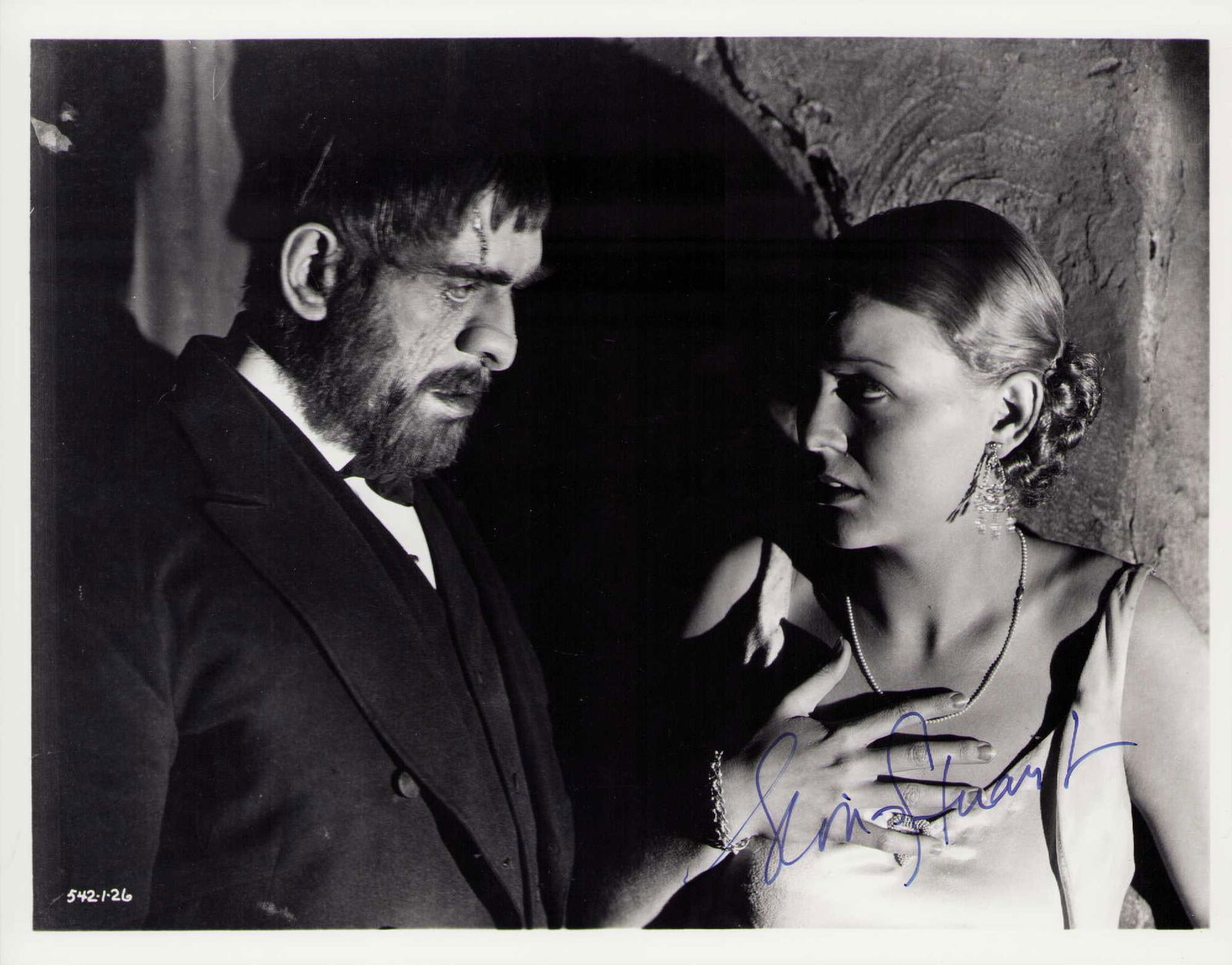 Gloria Stuart signed photograph (1 of 1)